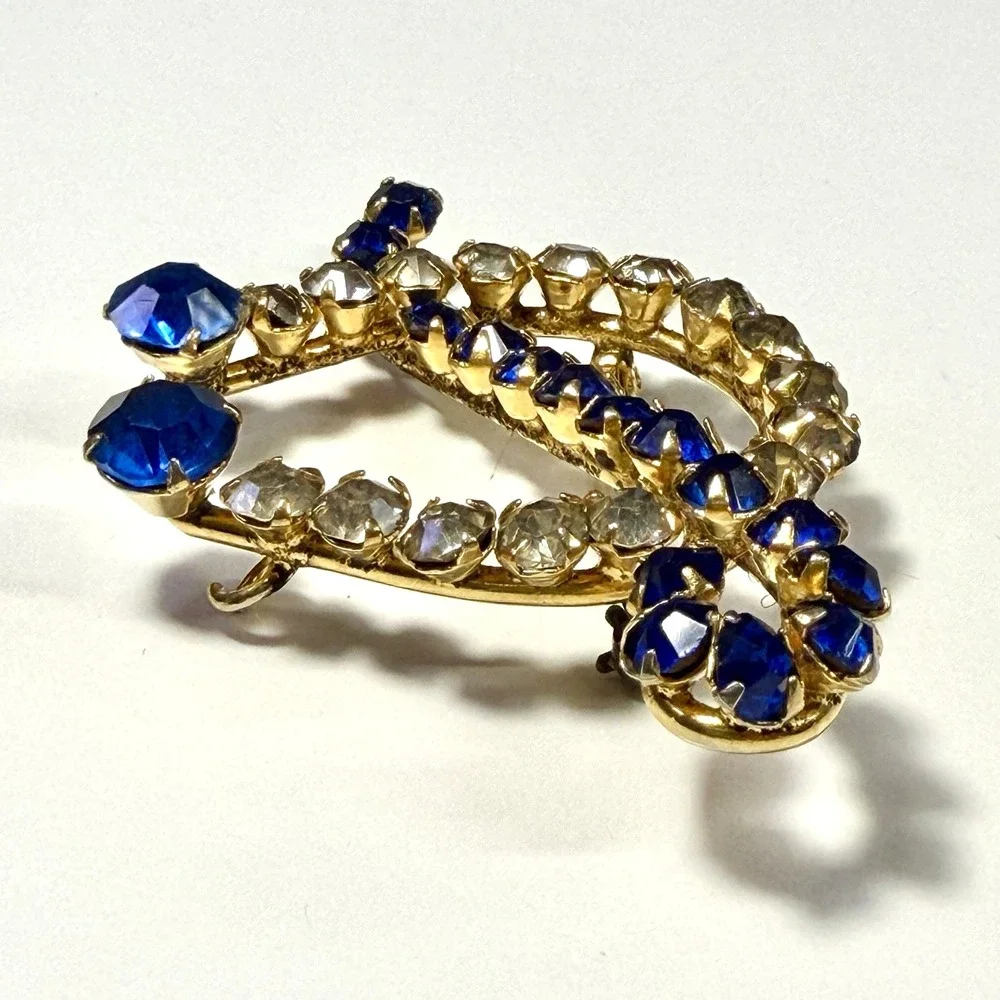 VTG MCM Horseshoe Ribbon Brooch Sapphire Blue Clear Rhinestone Gold Tone 2.25